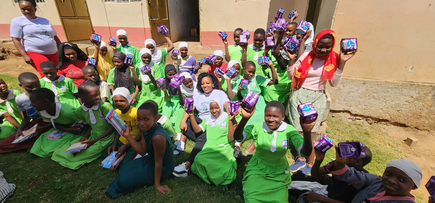 Givingout sanitary pads to girls Kiwawu Mordern1